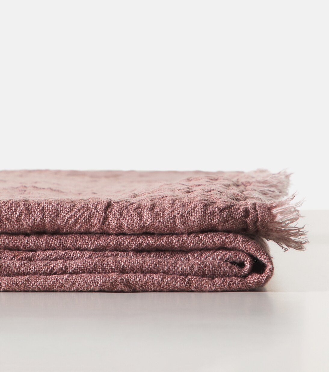 Linen crêpe throw | Maison de Vacances