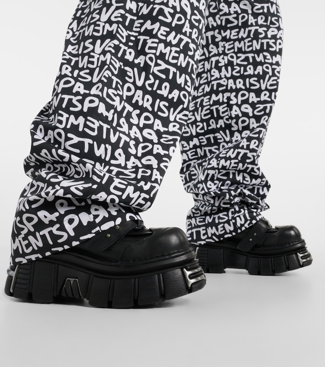 Weite High-Rise-Hose aus Baumwolle | Vetements