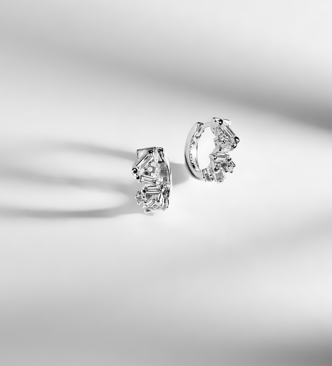 Boucles d'oreilles Frenzy en or blanc 18 ct et diamants | Suzanne Kalan