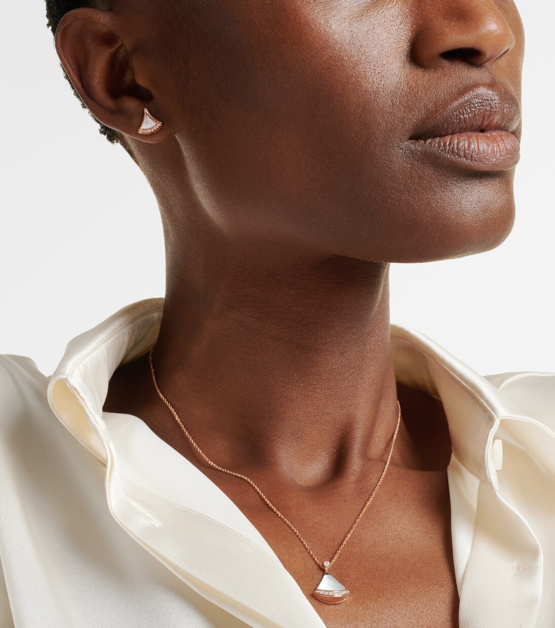 Divas' Dream 18kt rose gold earrings with mother-of-pearl and diamonds | Bvlgari