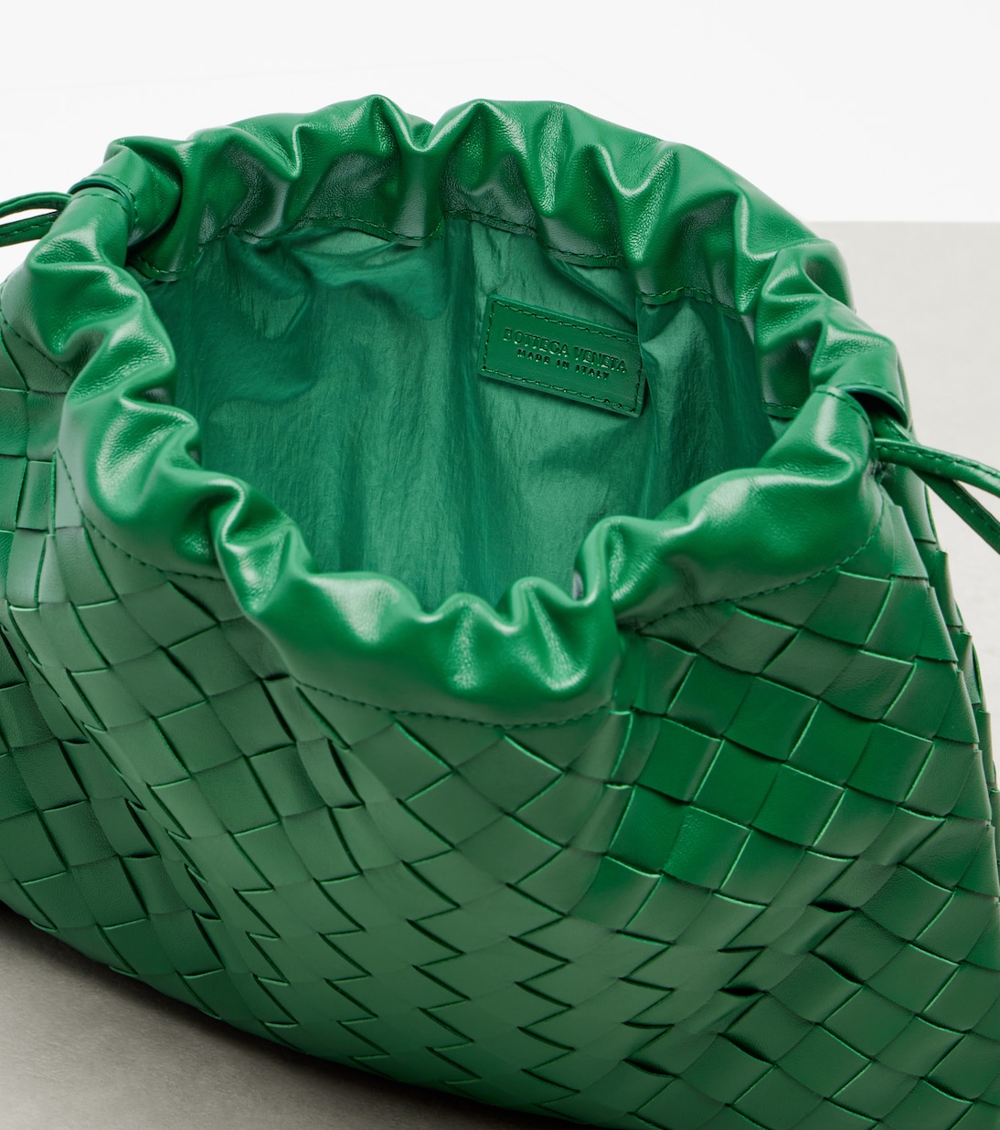 Intrecciato Medium leather pouch | Bottega Veneta