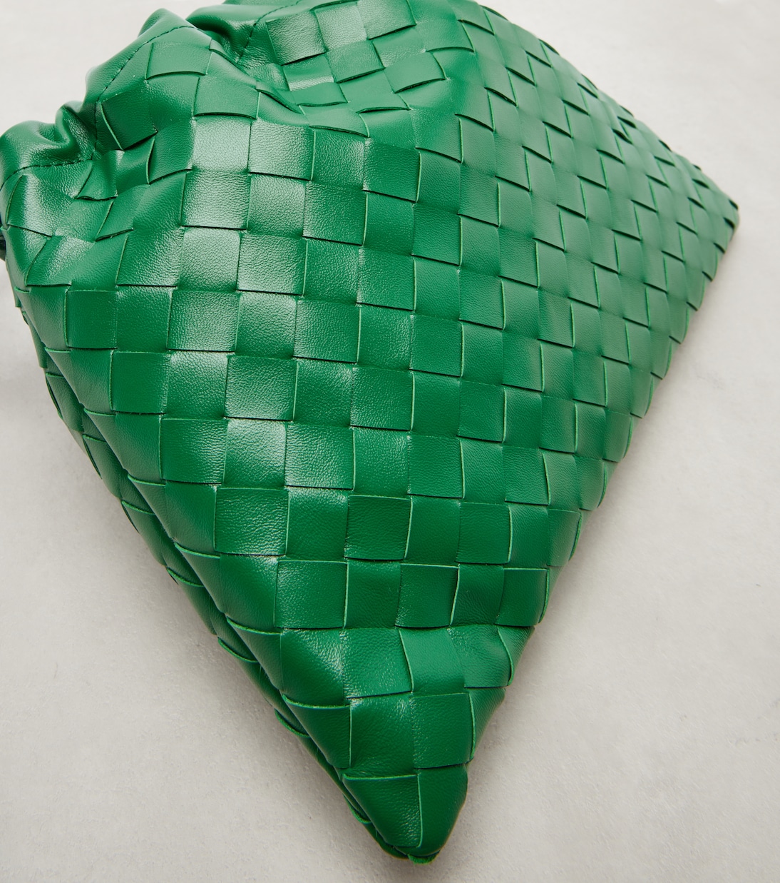 Intrecciato Medium leather pouch | Bottega Veneta