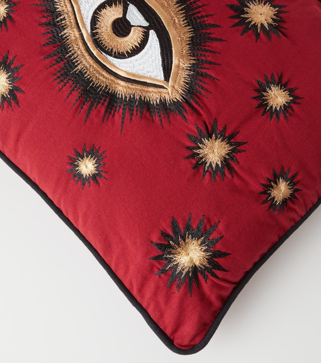 Besticktes Kissen Eye aus Baumwoll-Canvas | Les-Ottomans