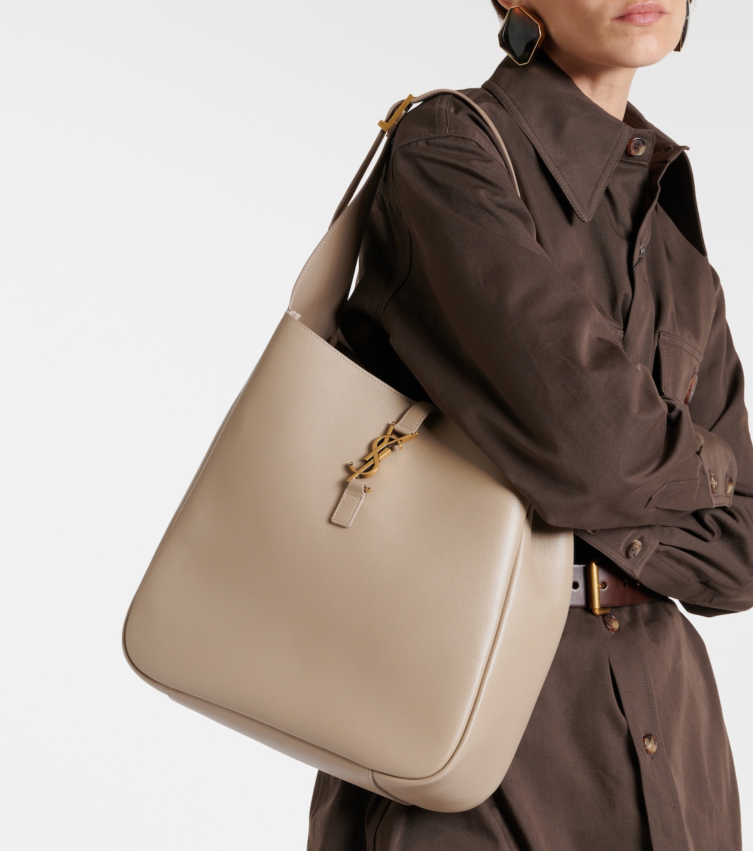 Le 5 à 7 Large leather shoulder bag | Saint Laurent