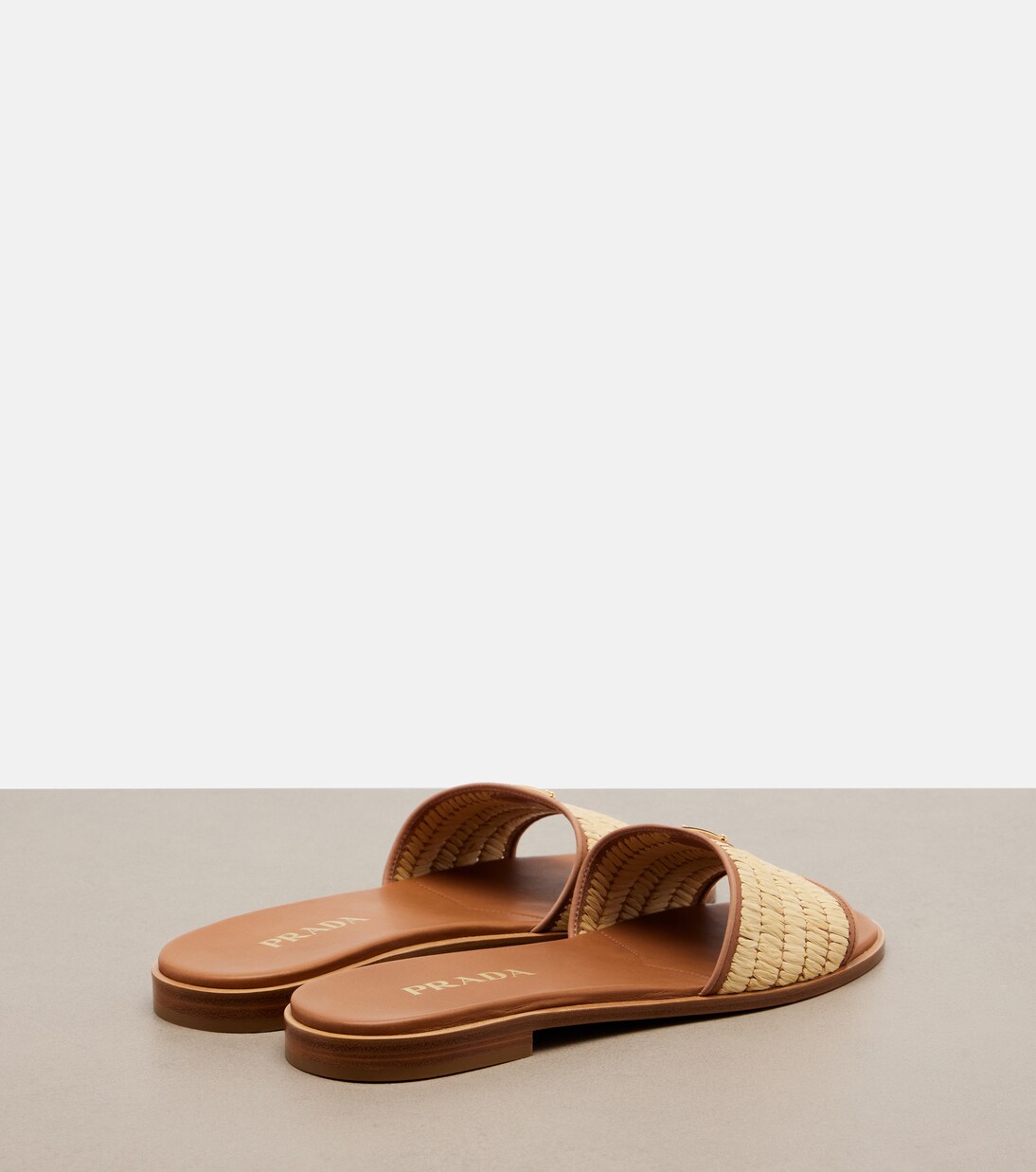 Mules en raphia à finitions en cuir | Prada