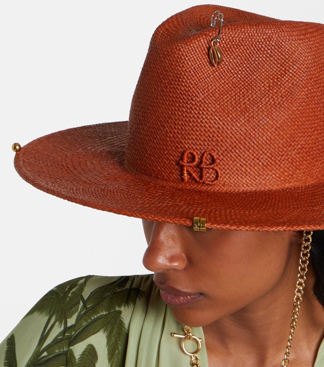 Fedora aus Stroh mit Kettendetail | Ruslan Baginskiy