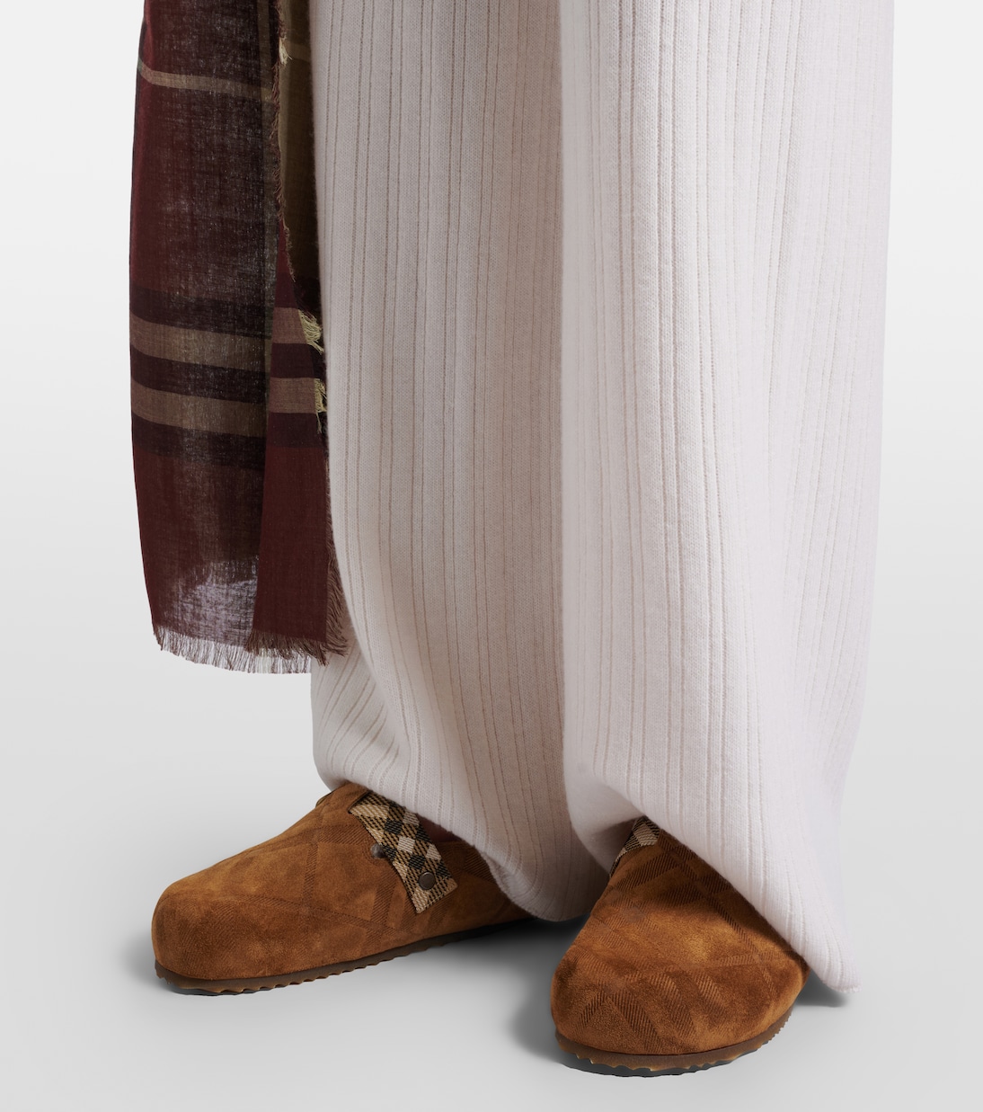قبقاب من الجلد السويدي مبطن بالشيرلينغ Urchin | Burberry