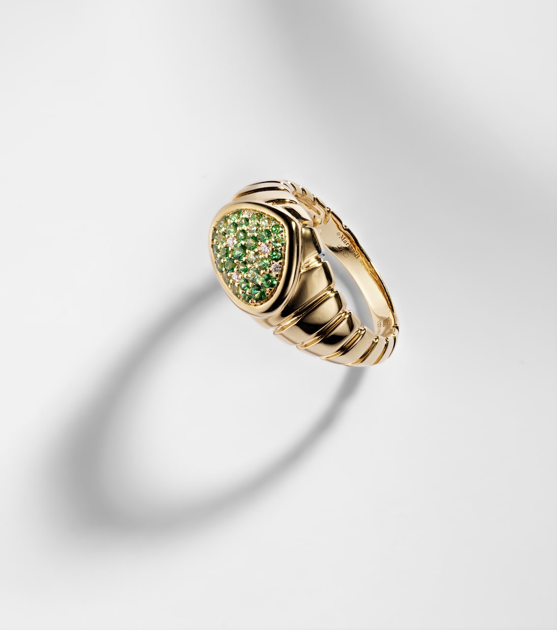 Ring Timo aus 18kt Gelbgold mit Diamanten und Tsavorit | Marina B