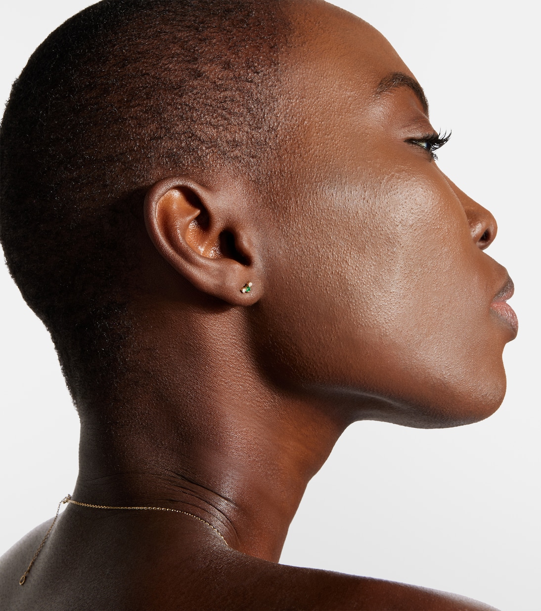 Dainty Emerald Goddess 14kt 골드 에머랄드 다이아몬드 스터드 이어링 | Stone and Strand