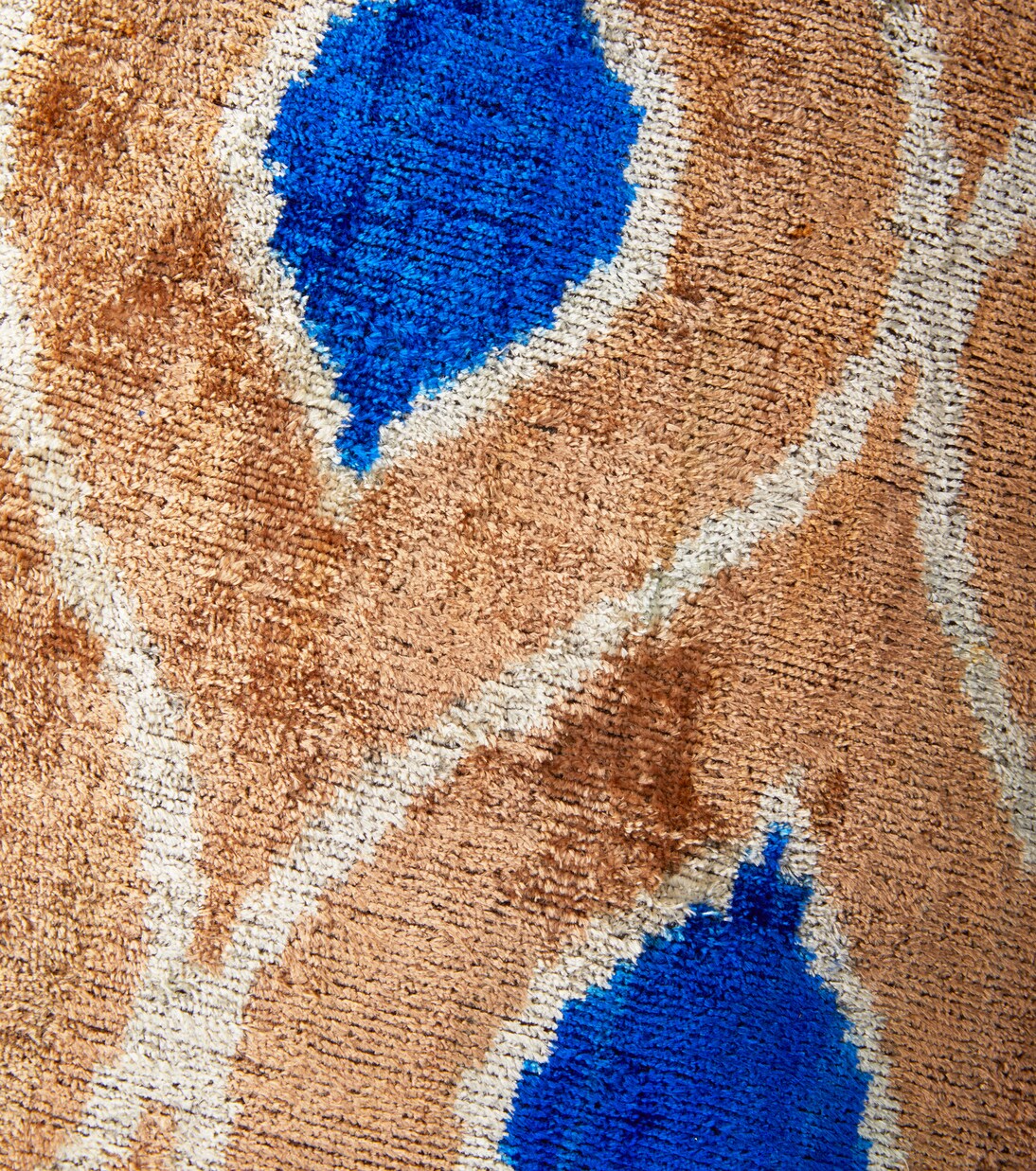 Silk velvet cushion | Les-Ottomans