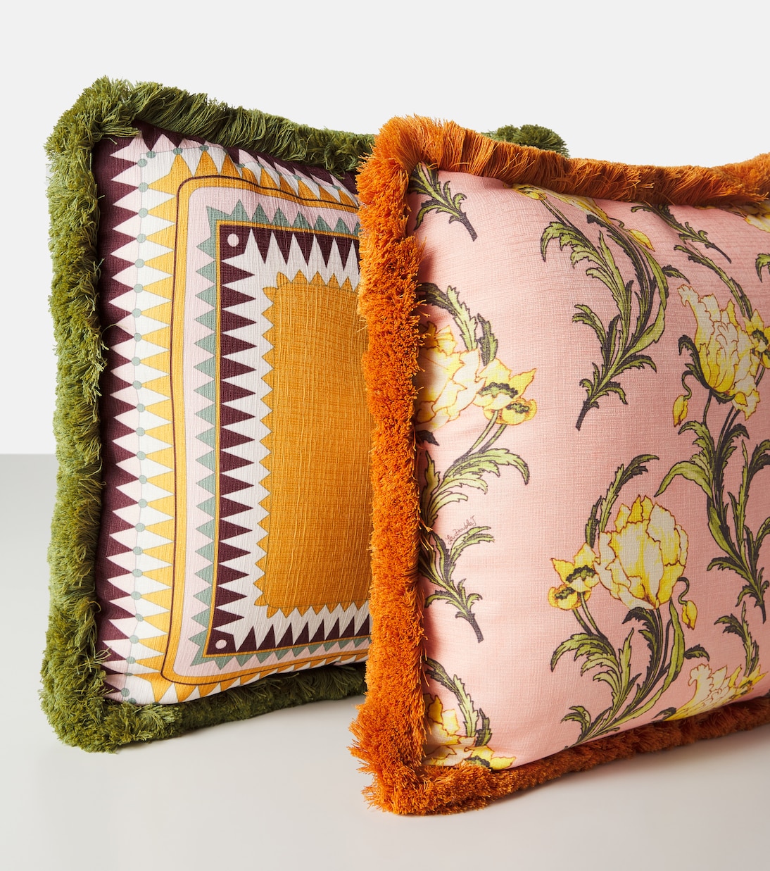 Cojín Nymph Bloom floral con flecos | La DoubleJ