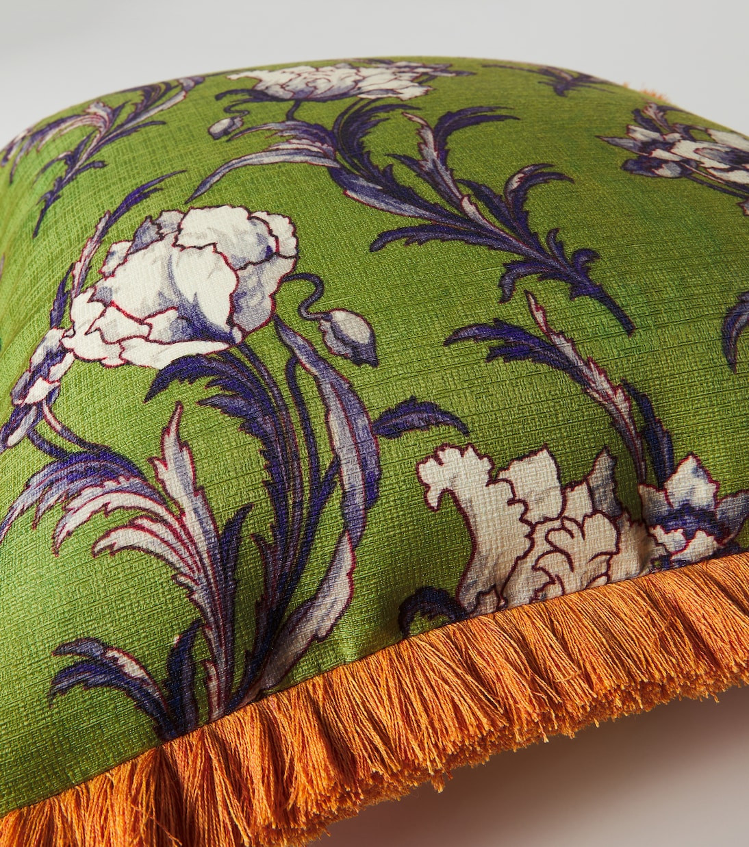 Cojín Nymph Bloom floral con flecos | La DoubleJ