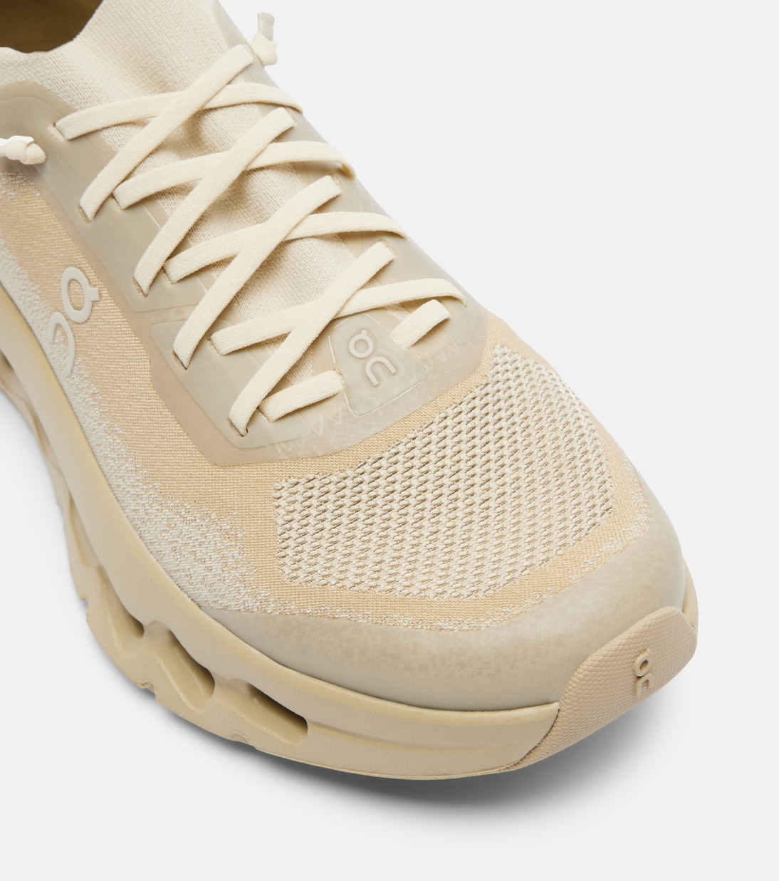 x Zendaya Cloudtilt Moon running shoes | On