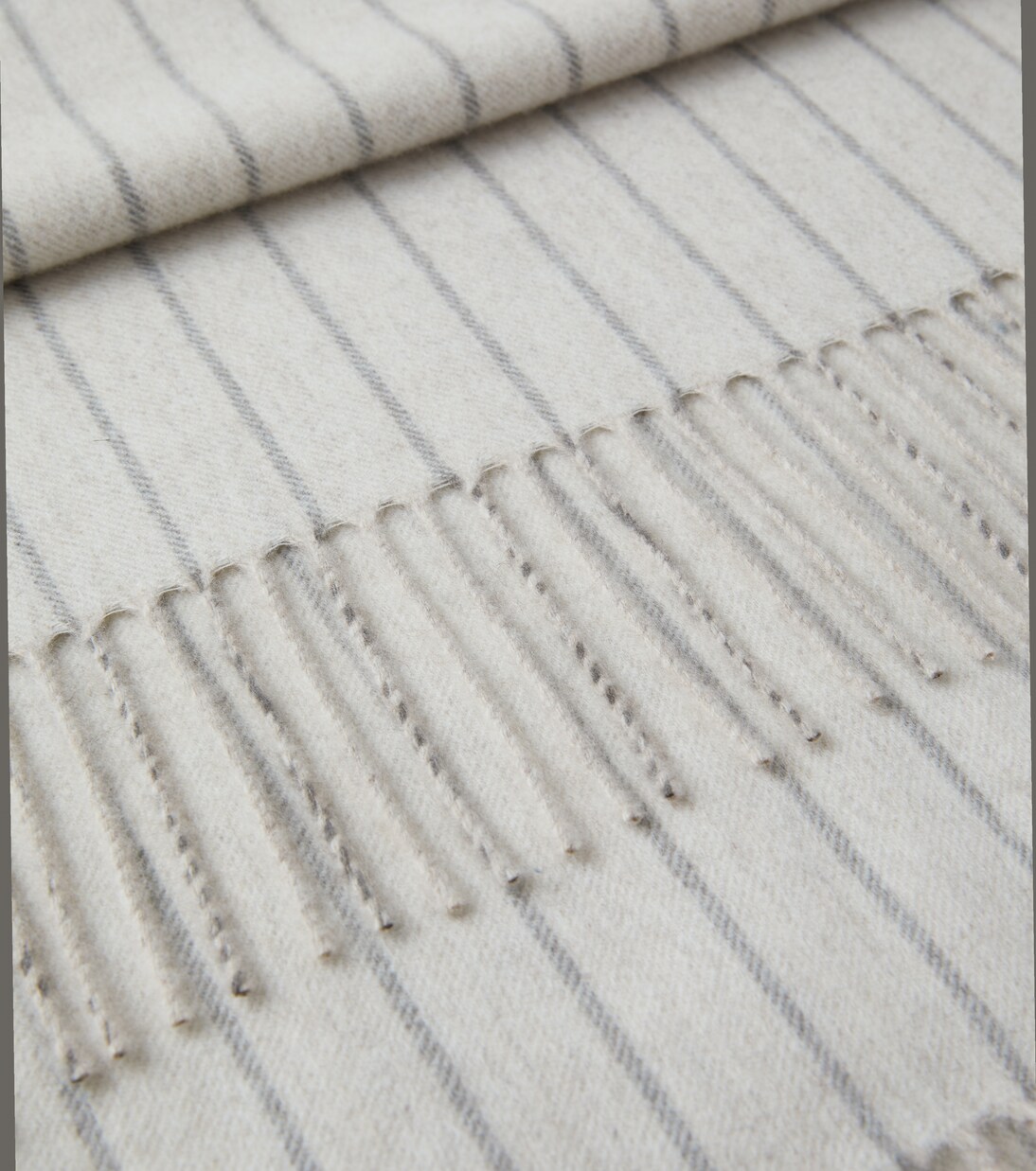 Plaid in cashmere gessato | Loro Piana