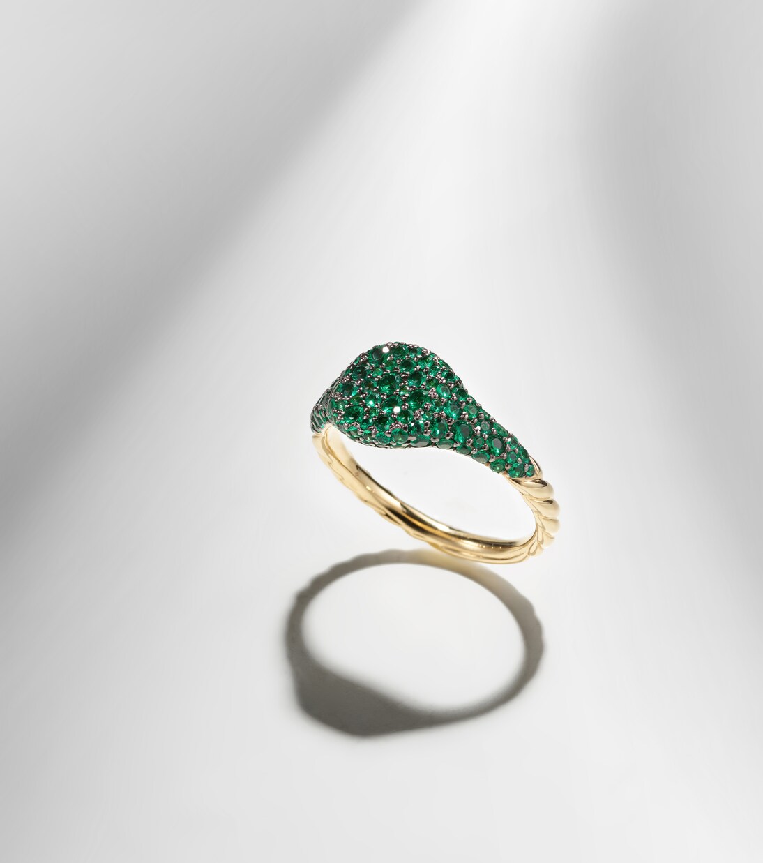 Bague Petite Pavé en or 18 ct et émeraudes | David Yurman