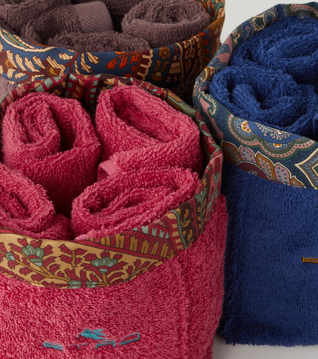 Set Giano de 4 toallas y cesta de algodón | Etro