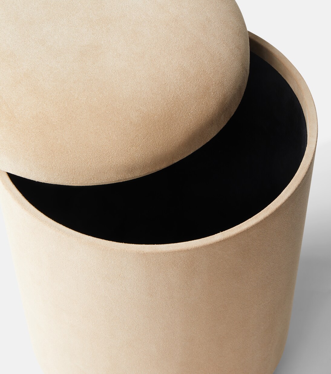 Suede stool | Michaël Verheyden