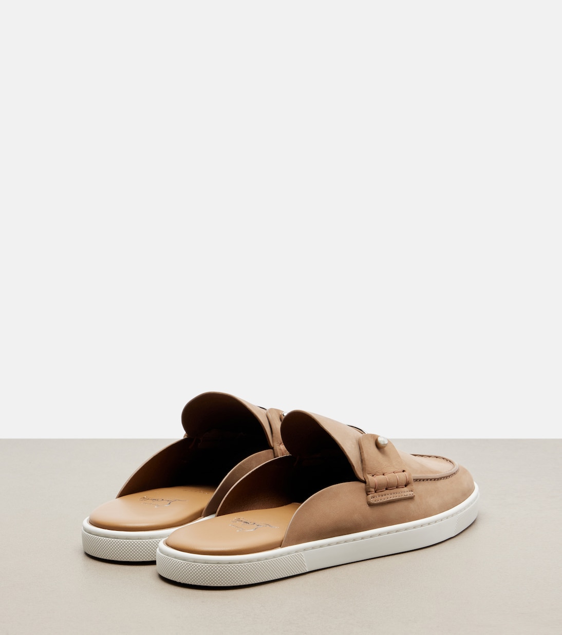 Slippers Chanme aus Veloursleder | Christian Louboutin