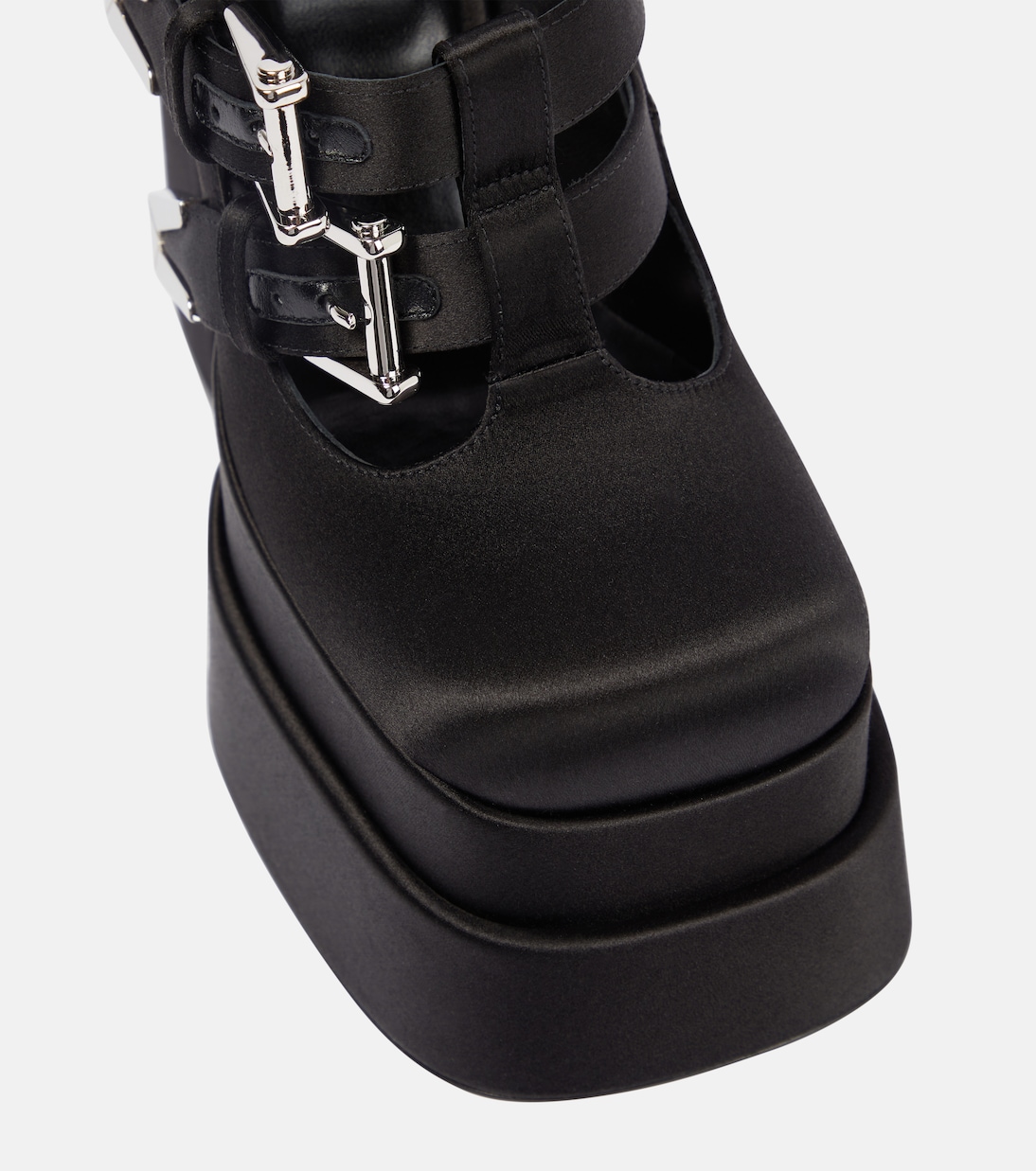 Plateau-Pumps Medusa Aevitas aus Satin | Versace