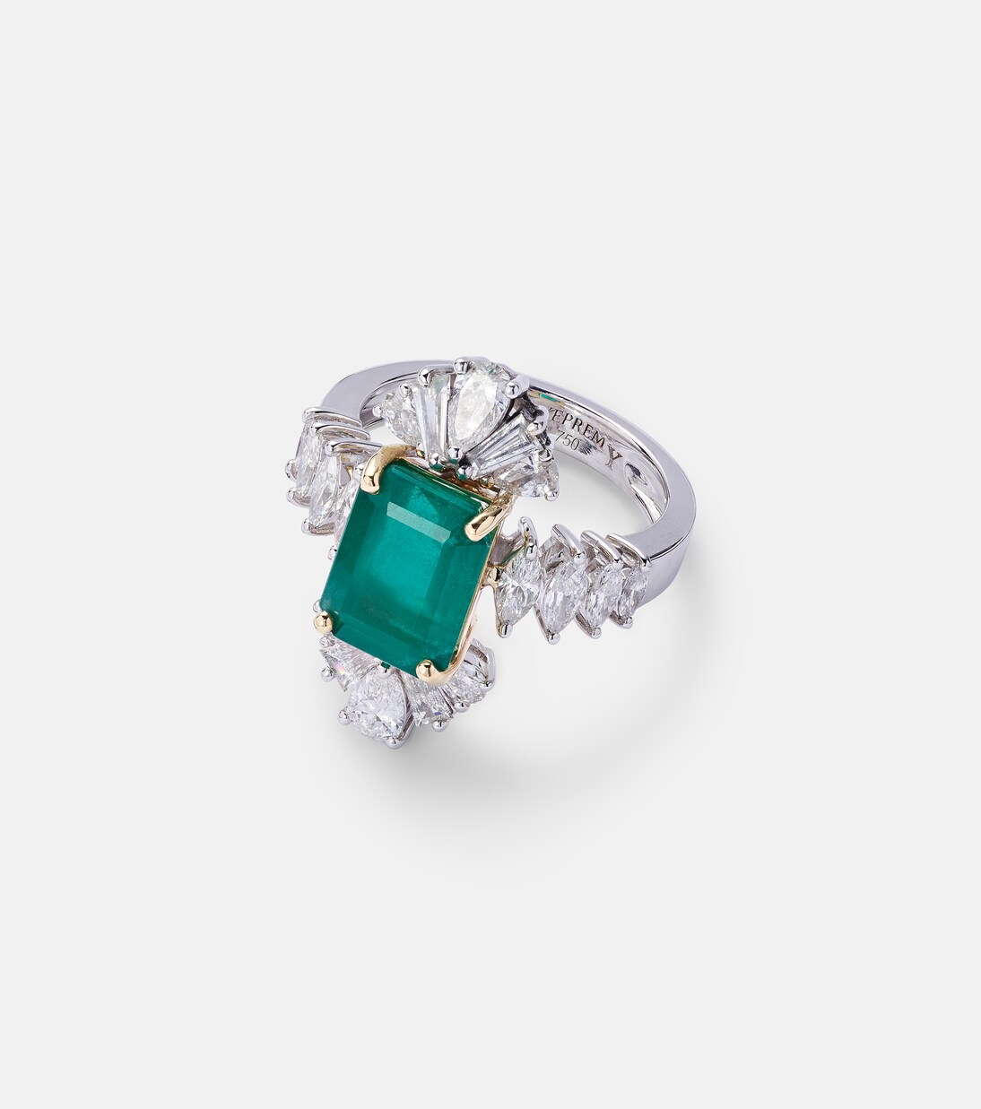 Reign Supreme 18kt white gold ring with diamonds and emerald | Yeprem
