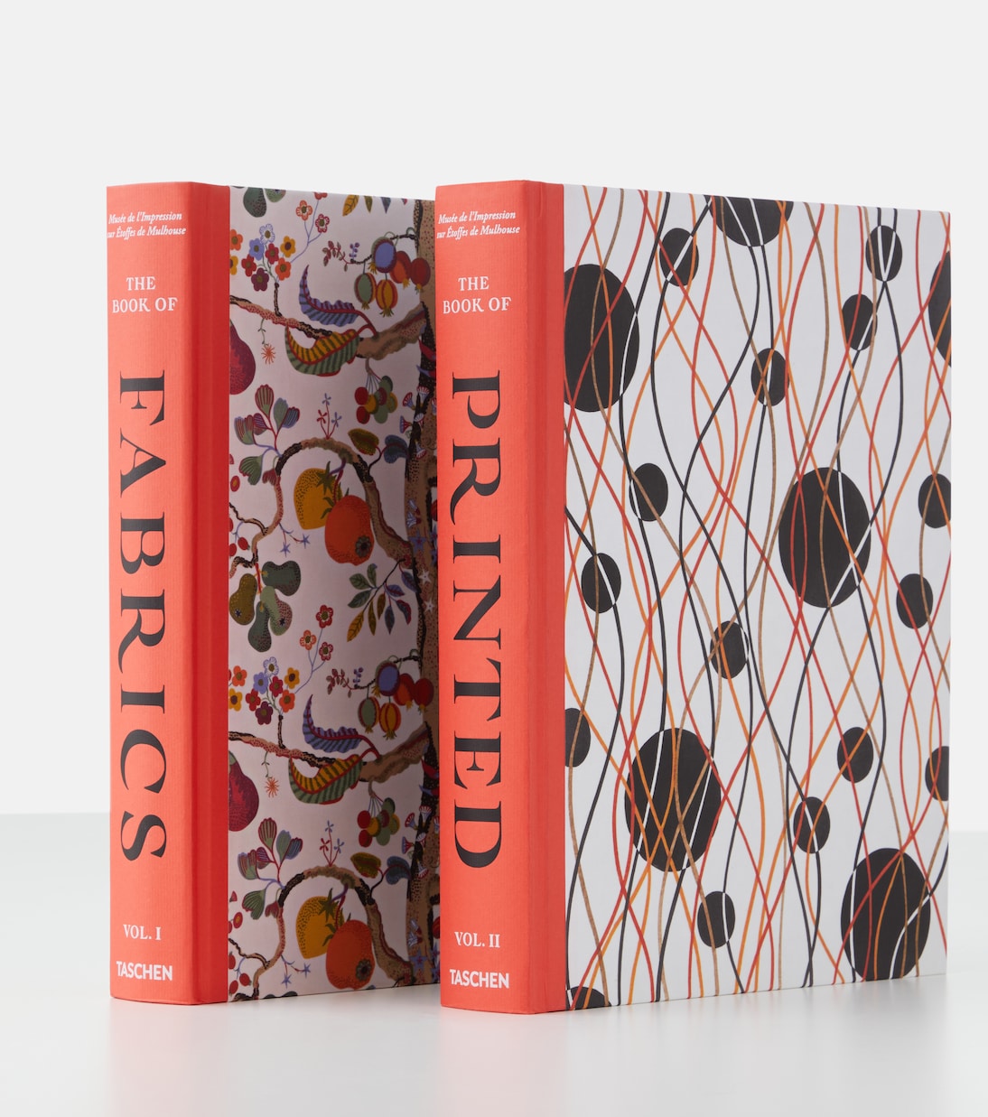 The Book of Printed Fabrics. From the 16th century until today set of 2 books | Taschen