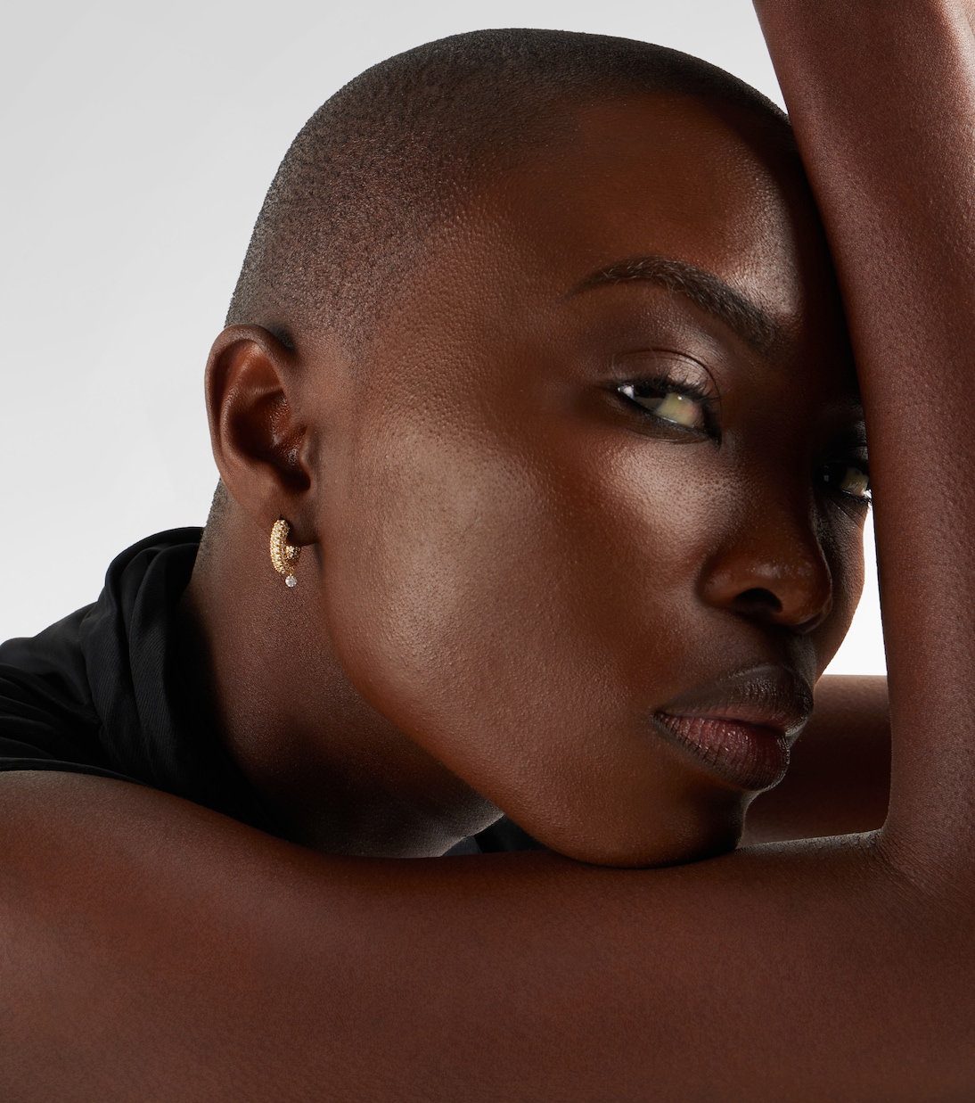 Helios 18kt gold hoop earrings with diamonds | Persée