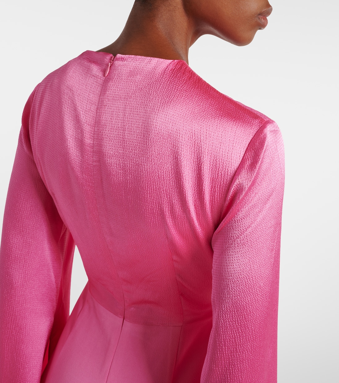 Robe Adley aus Crêpe | Solace London