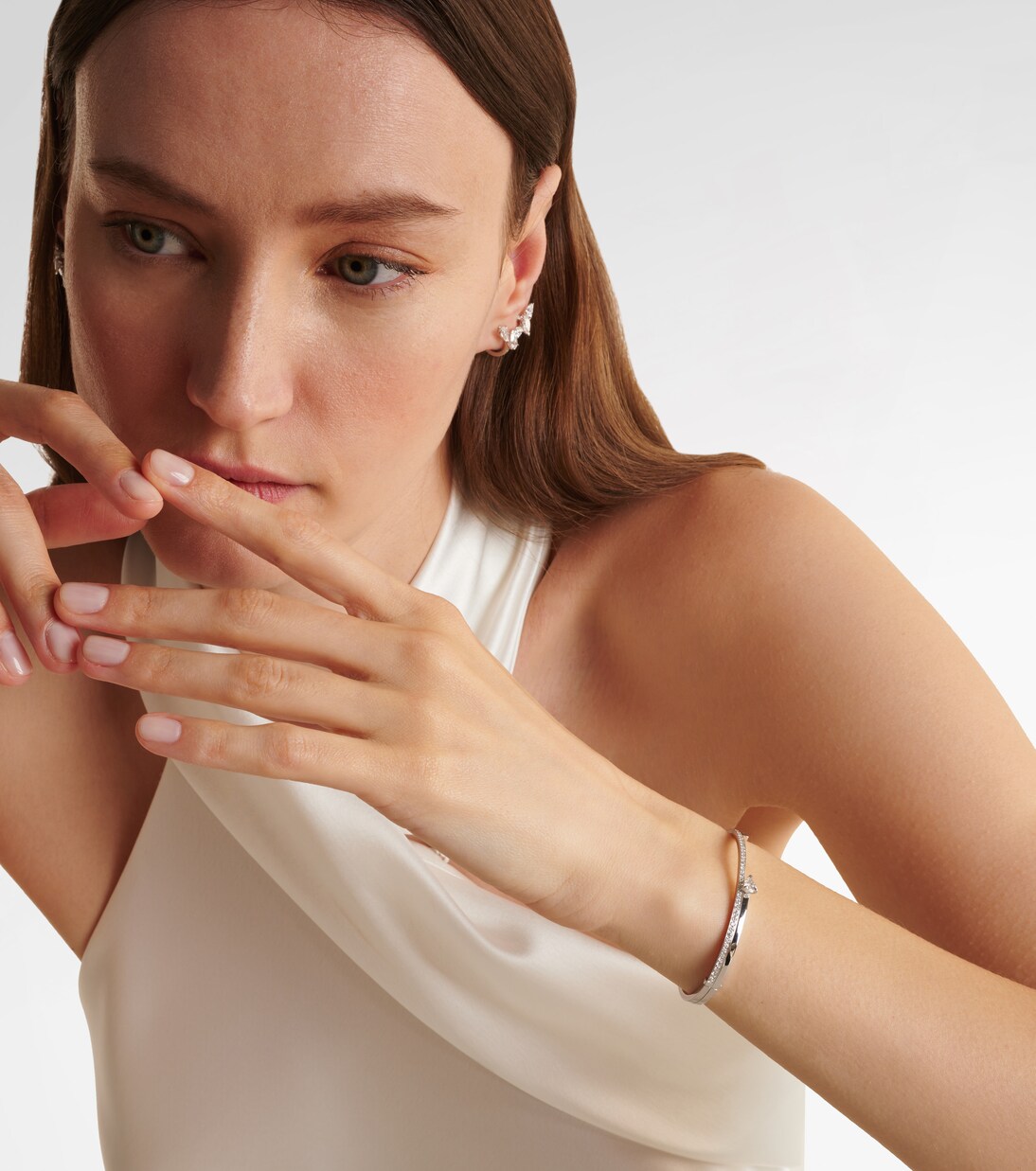 Serti Sur Vide 18kt white gold bangle with diamonds | Repossi