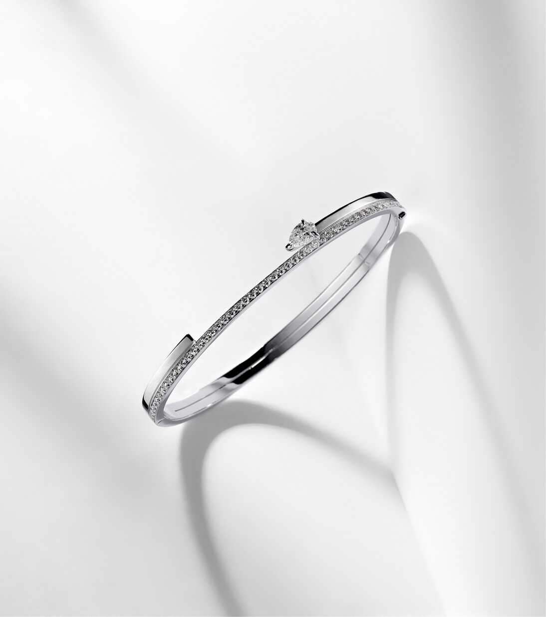 Serti Sur Vide 18kt white gold bangle with diamonds | Repossi