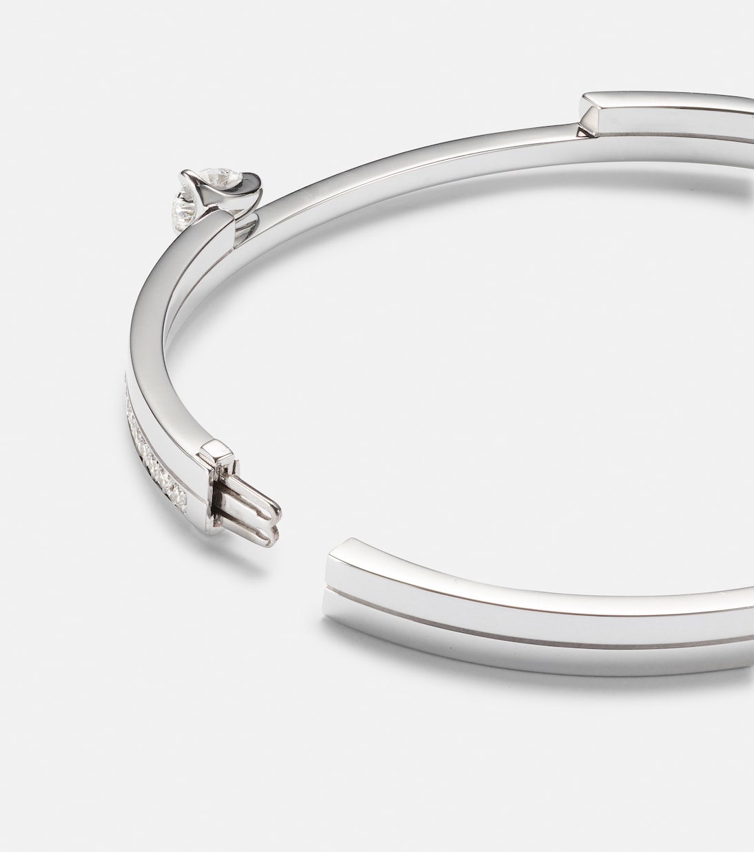 Serti Sur Vide 18kt white gold bangle with diamonds | Repossi