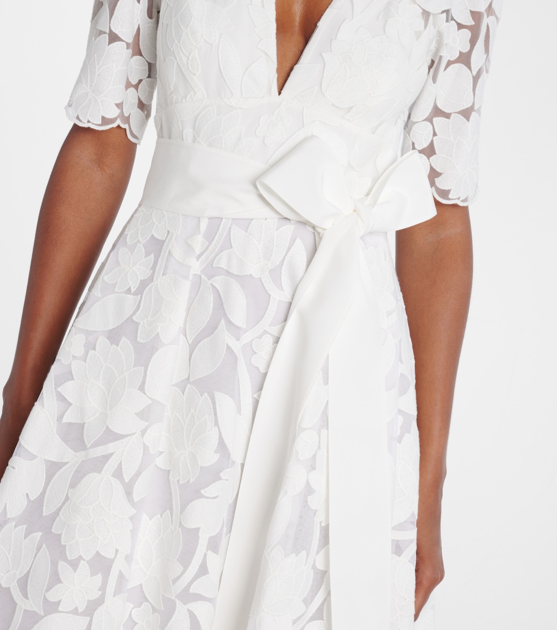 Robe longue brodée à fleurs | Elie Saab