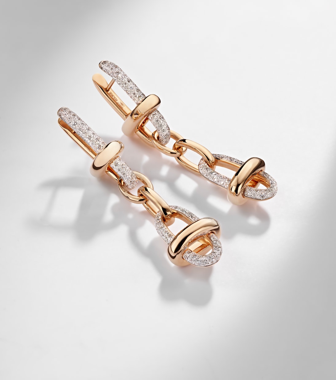 Ohrringe Iconica aus 18kt Roségold mit 18kt Weißgold und Diamanten | Pomellato