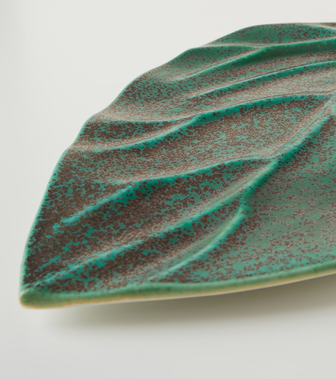 Cenote Leaf porcelain platter | L'Objet