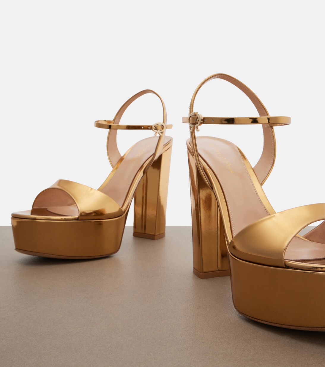 Marlena金属感皮革防水台凉鞋 | Gianvito Rossi