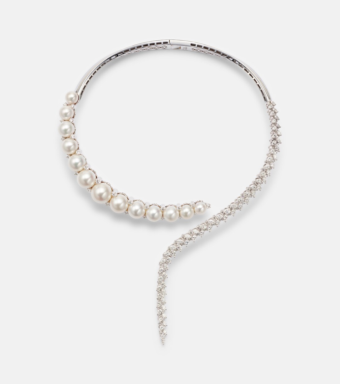 Pearlescent 18kt white gold necklace with diamonds and pearls | Yeprem