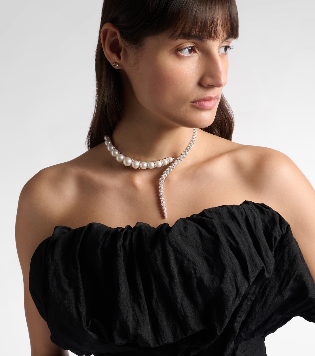 Pearlescent 18kt white gold necklace with diamonds and pearls | Yeprem