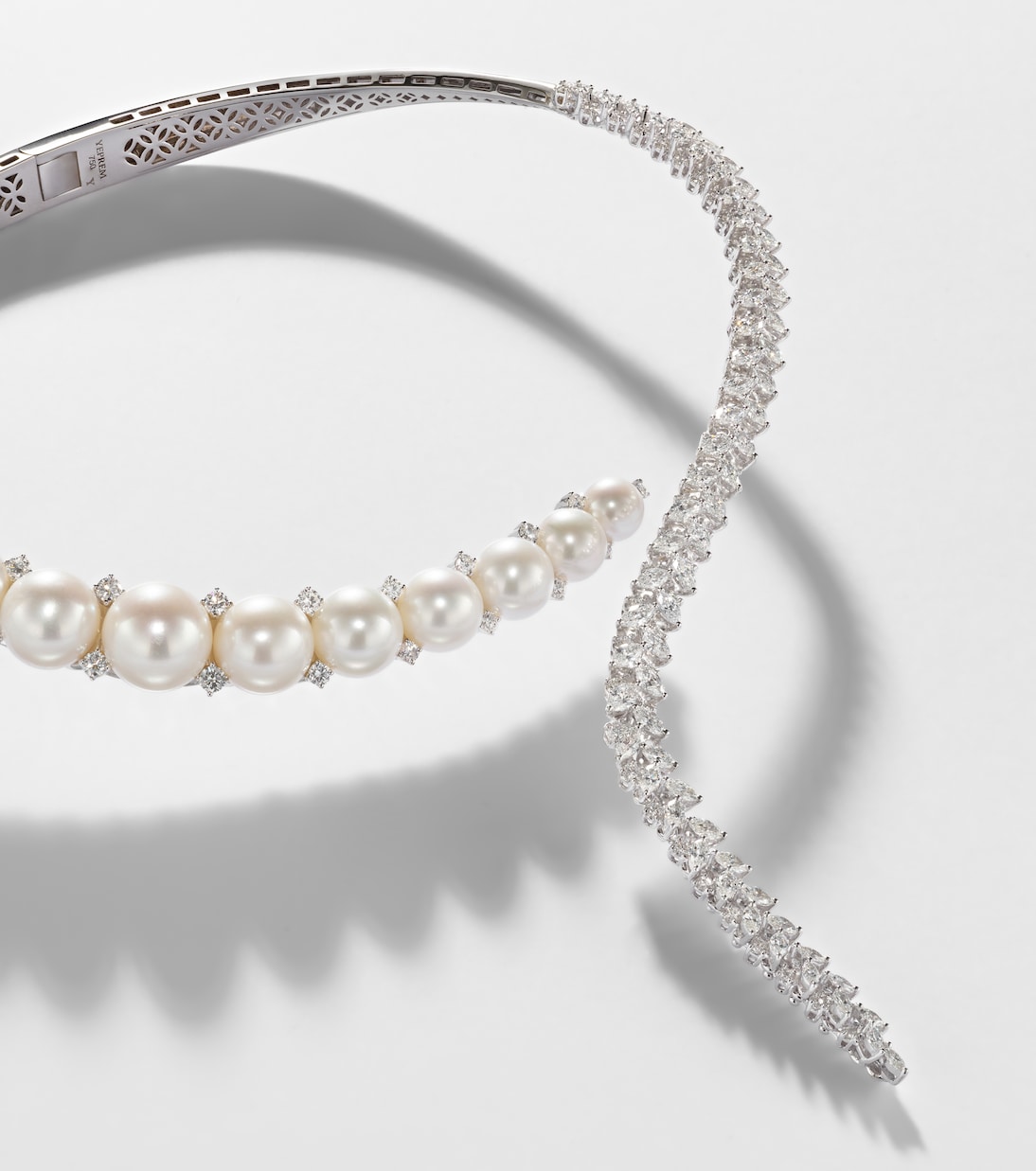 Pearlescent 18kt white gold necklace with diamonds and pearls | Yeprem