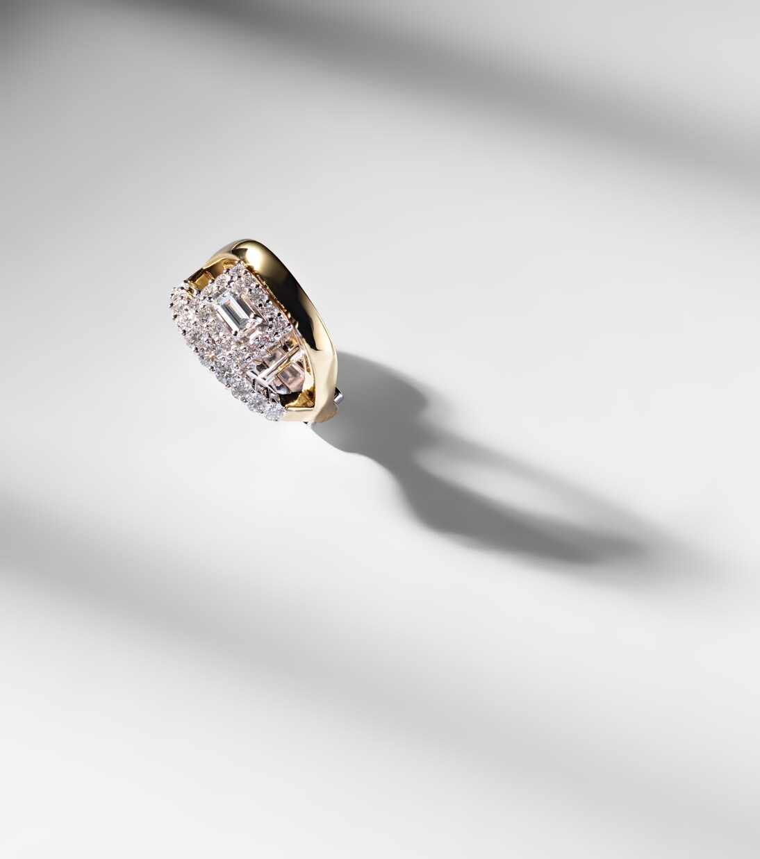 Orecchino singolo Whisper Ear in oro 18kt con diamanti | Yeprem