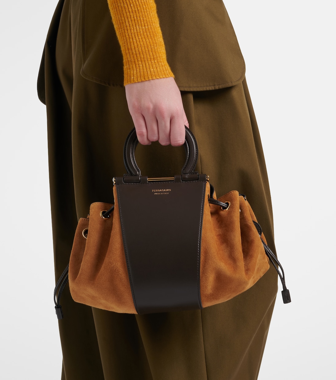 Bucket-Bag Gancio Small aus Veloursleder | Ferragamo