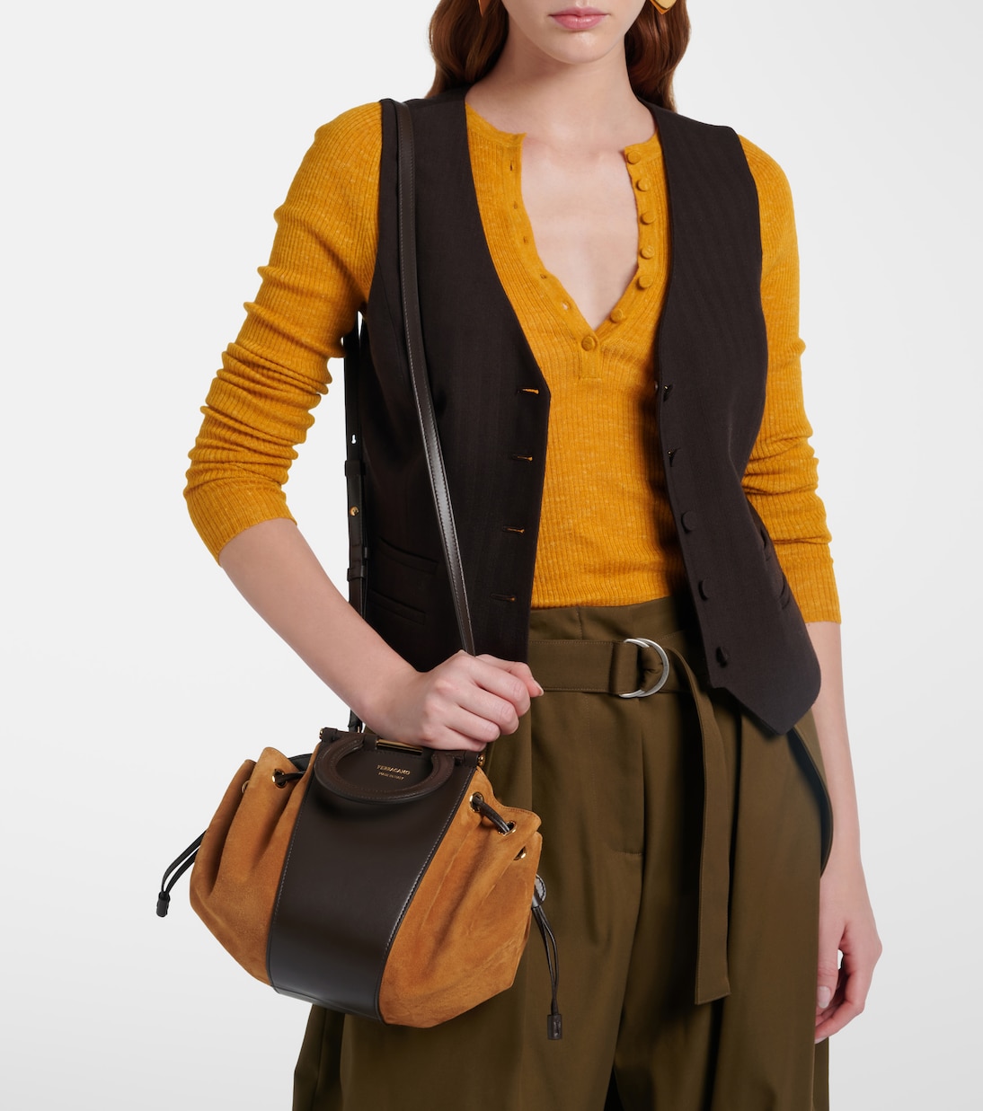 Bucket-Bag Gancio Small aus Veloursleder | Ferragamo