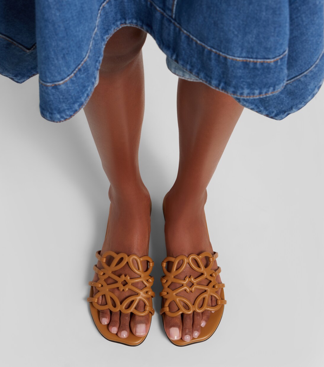 Slides Petal Anagram in pelle | Loewe