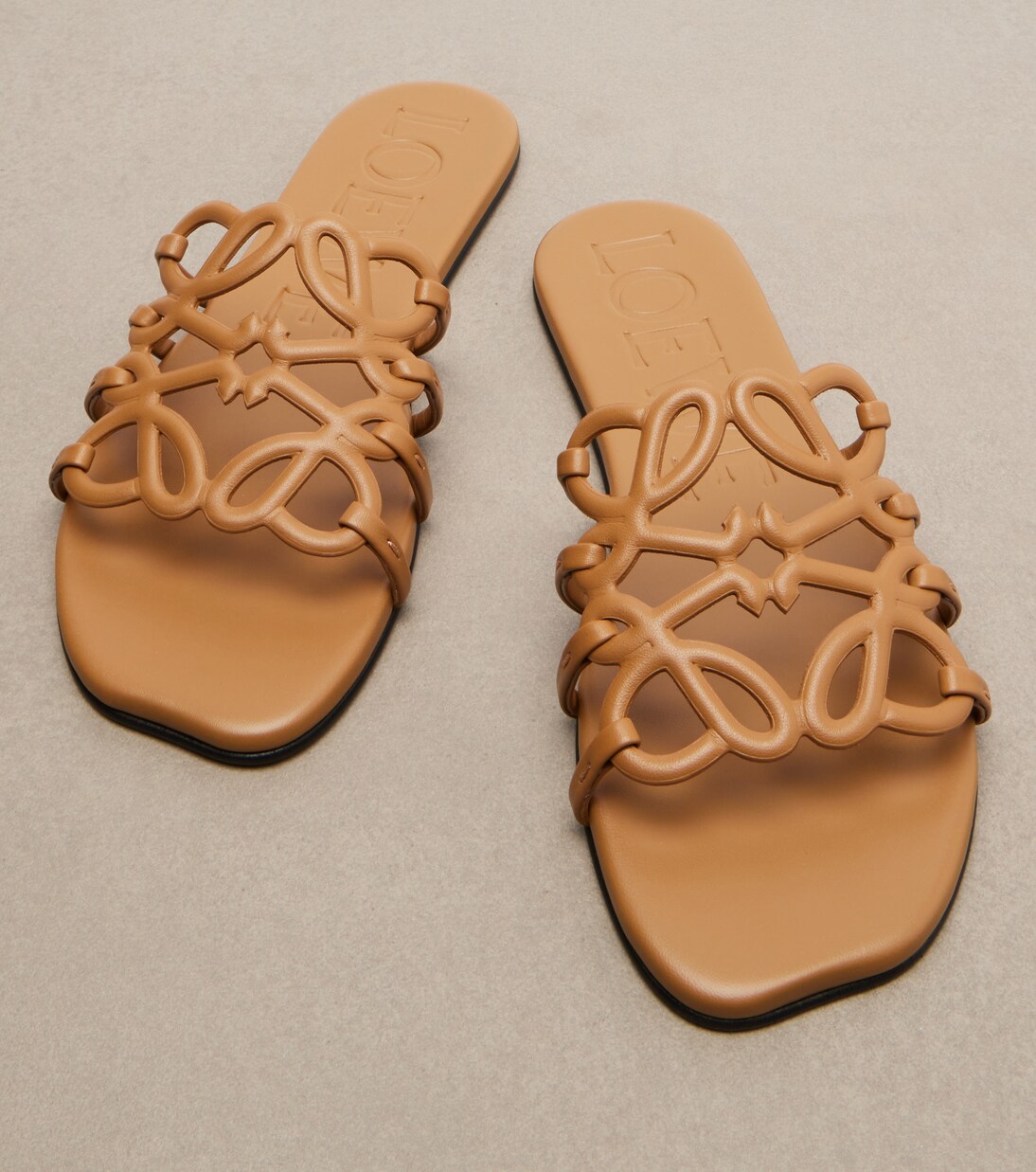 Slides Petal Anagram in pelle | Loewe