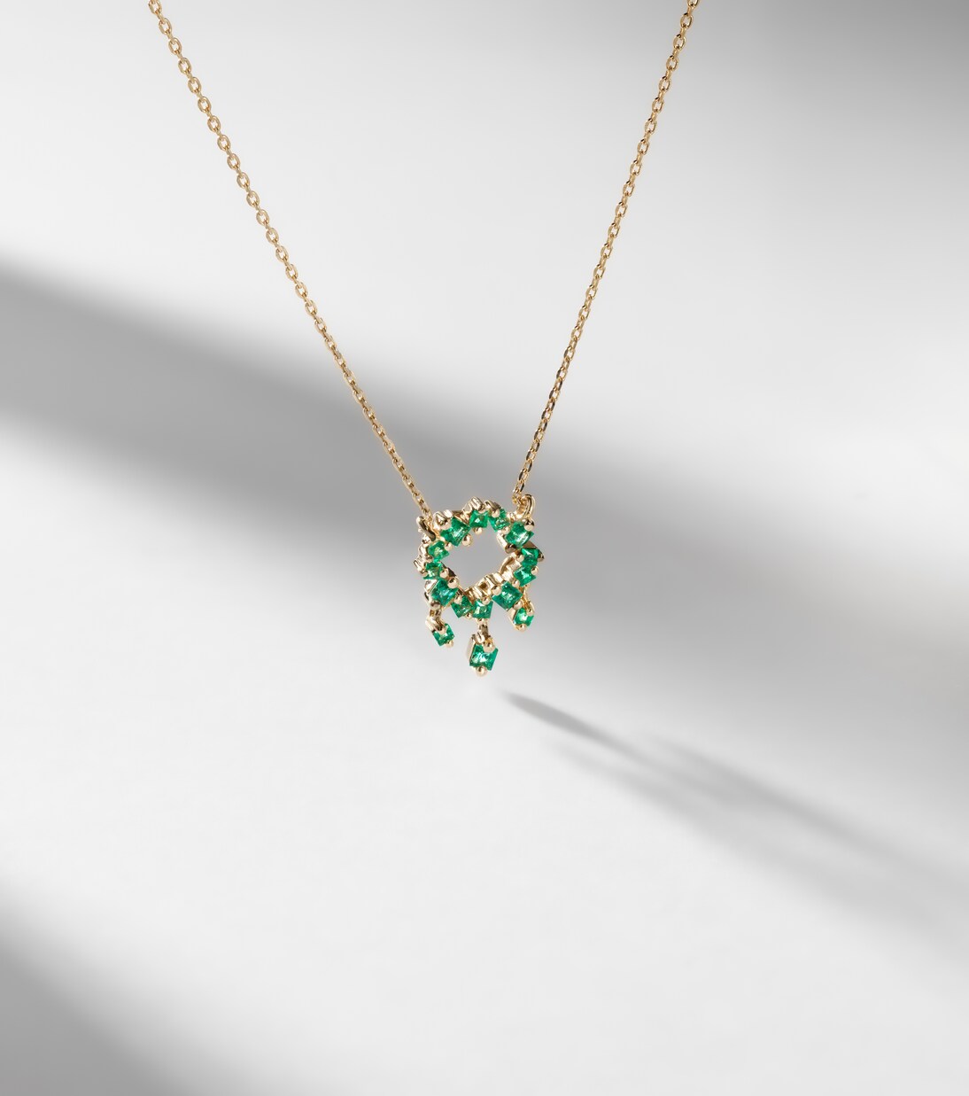 18kt gold necklace with emeralds | Suzanne Kalan