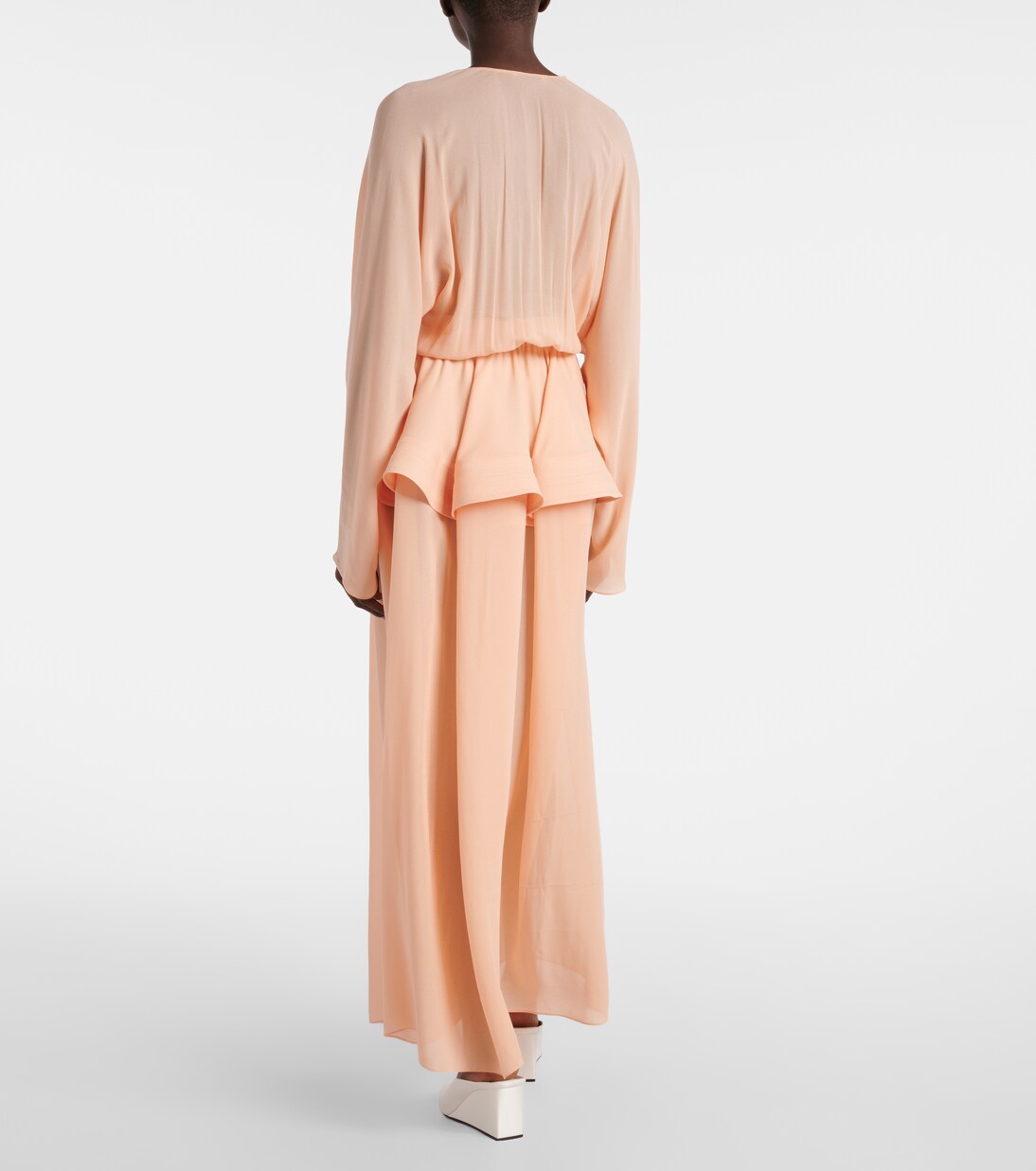 فستان طويل من الجورجيت بقصّة بببلوم | Alaïa