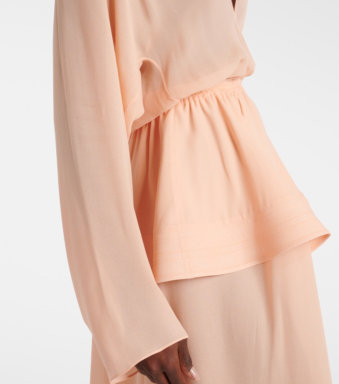 فستان طويل من الجورجيت بقصّة بببلوم | Alaïa