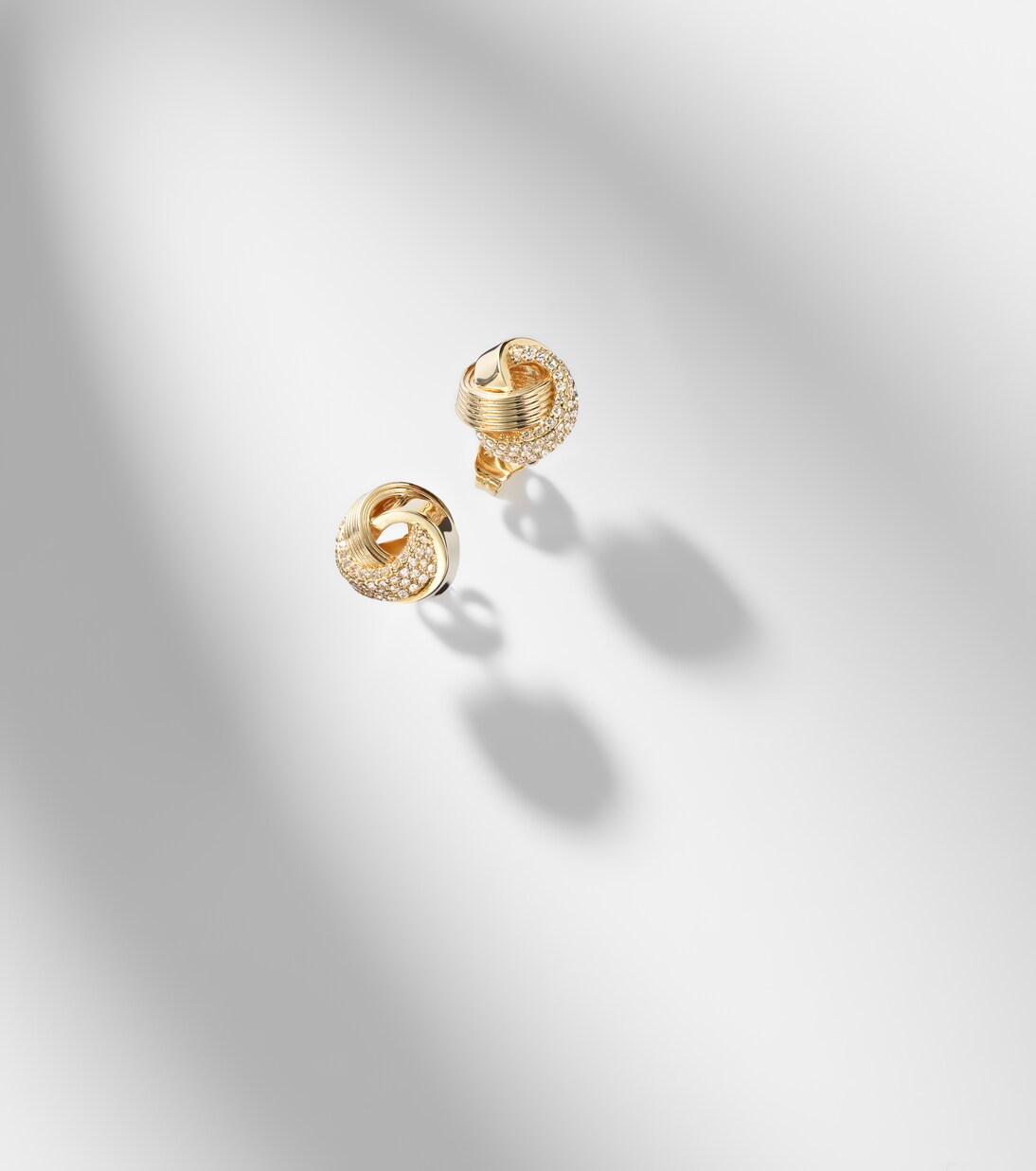 Orecchini Tri-Link in oro 14kt con diamanti | Sydney Evan