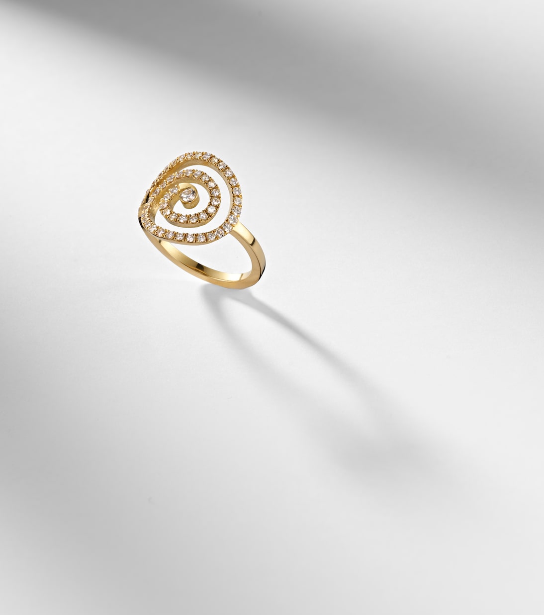 Spira 18kt gold ring with diamonds | Ileana Makri