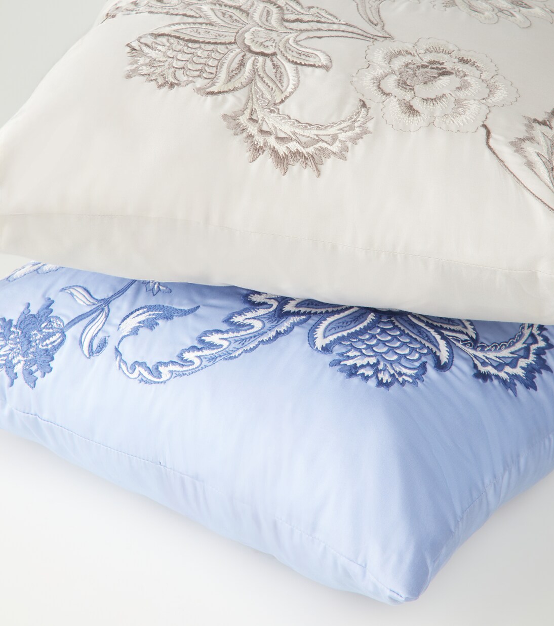 Bloom embroidered cotton cushion | Etro