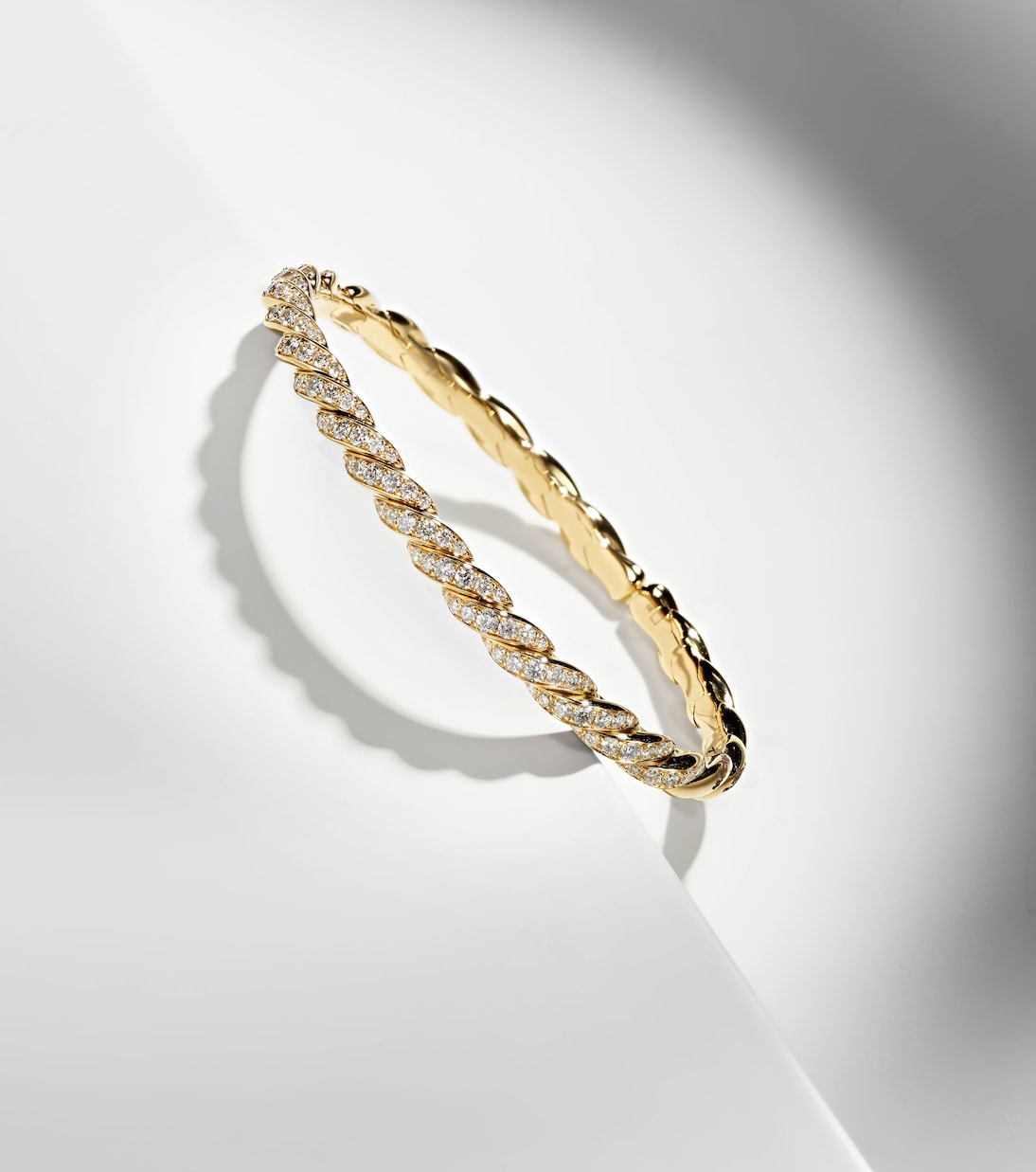 Sculpted Cable Flex® 18kt gold bracelet with diamonds | David Yurman