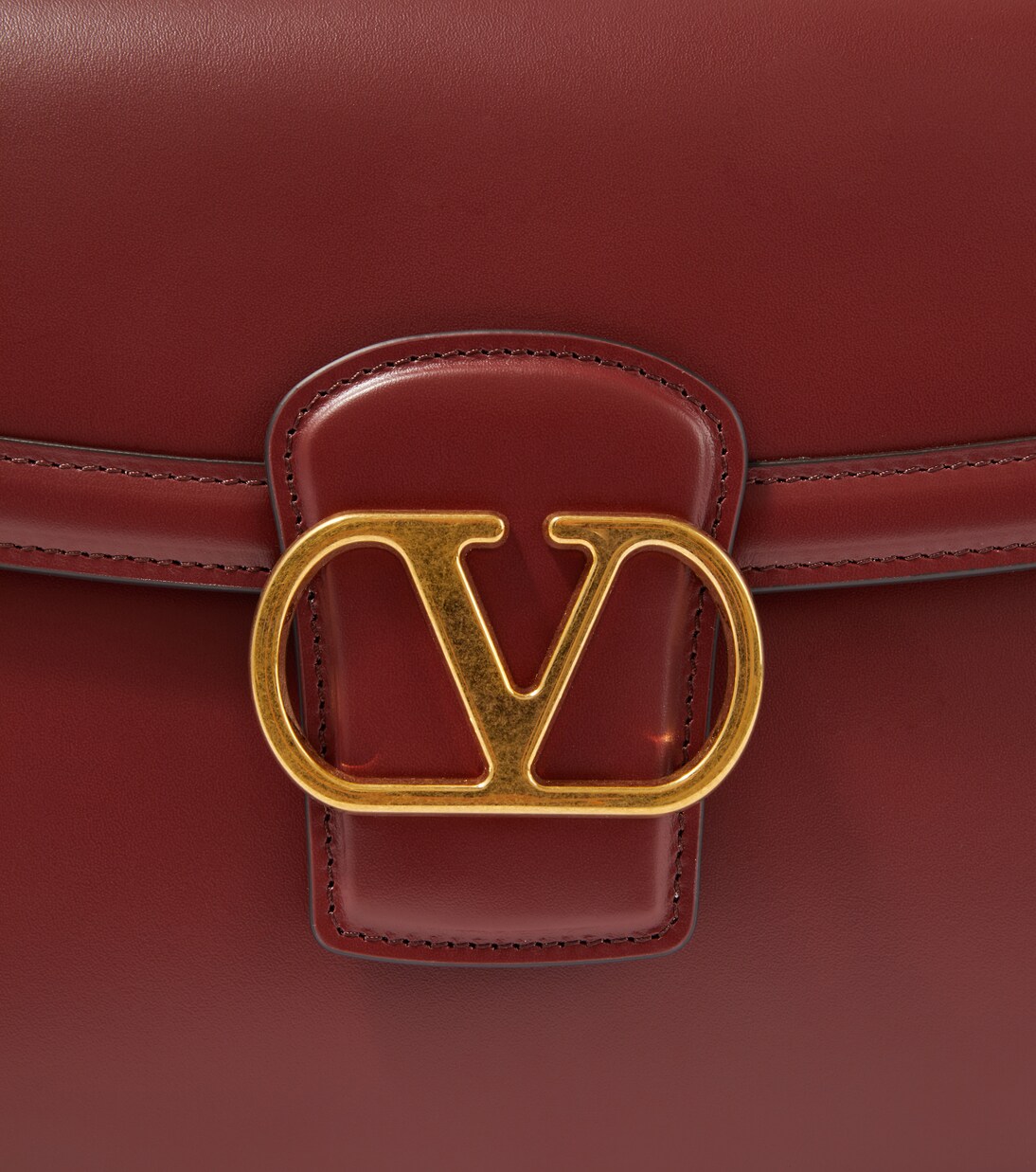 Crossbody Bag 9To5 VLogo aus Leder | Valentino Garavani
